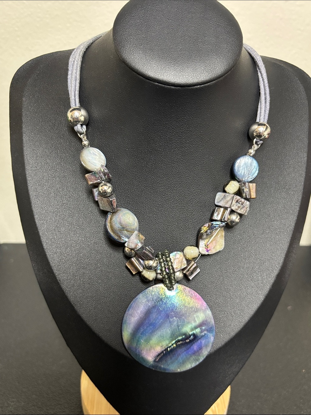 Mother of Pearl Iridescent Multicolor Shell Pendant Necklace - Women Jewelry